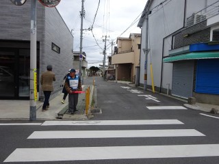 訓練開始。誘導に従って学校へ向かいます。