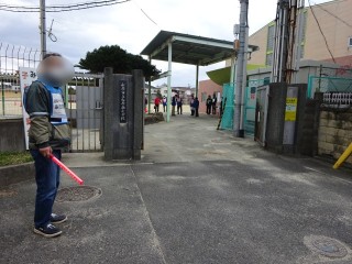 西門前につきました