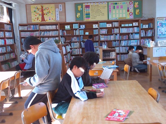 5年図書室１.jpg