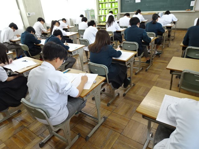 テストをうける子どもたちの様子